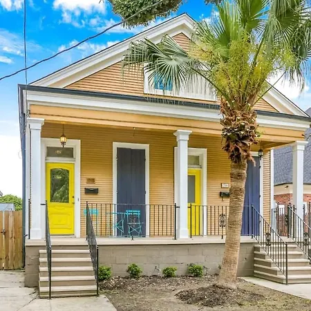 5Bed Streetcar Retreat W Outdoor Entertaining Apartment